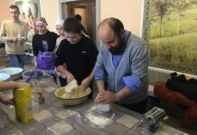 Хустська єпархія продовжує допомагати воїнам України