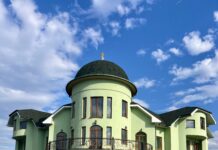 СВЯТКОВЕ БОГОСЛУЖІННЯ НА ЄПАРХІАЛЬНОМУ КОМПЛЕКСІ