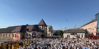 У Хусті відбувся велелюдний хресний хід з мощами святого мученика Гавриїла Білостоцького.
